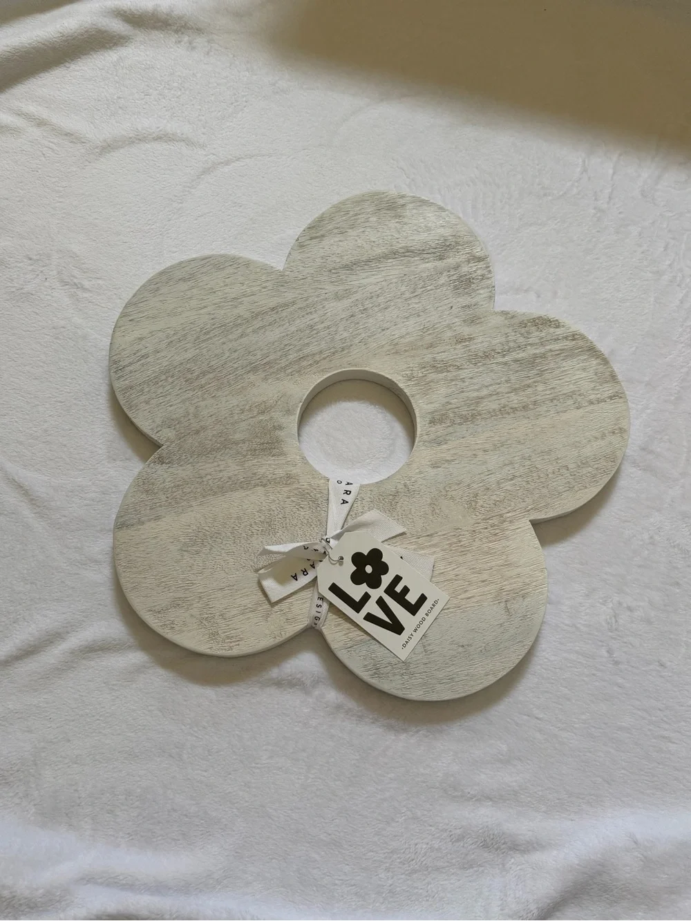 LOVE Daisy Mango Wood Charcuterie Board Cheese Board Round Wine Holder 17.5